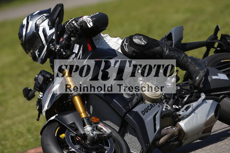 /Archiv-2024/29 12.06.2024 MOTO.CH Track Day ADR/Gruppe rot/26